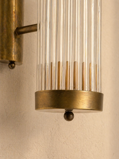 APLIQUE ITALIANO EN LATÓN CON TUBOS DE CRISTAL DE INSPIRACIÓN ART DECÓ