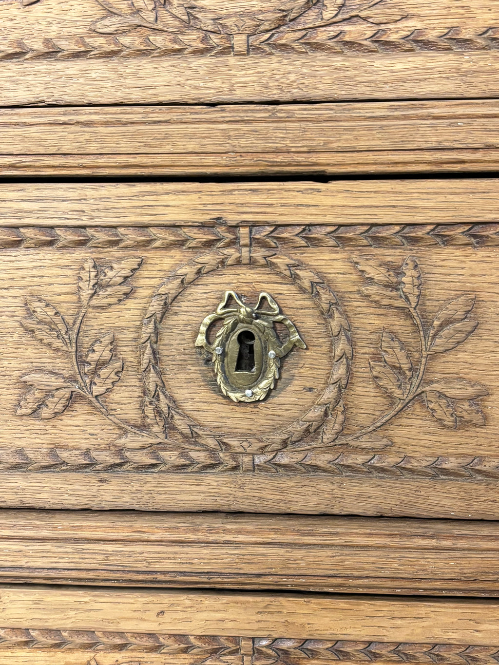 CÓMODA DE LIEJA DE ROBLE S.XIX