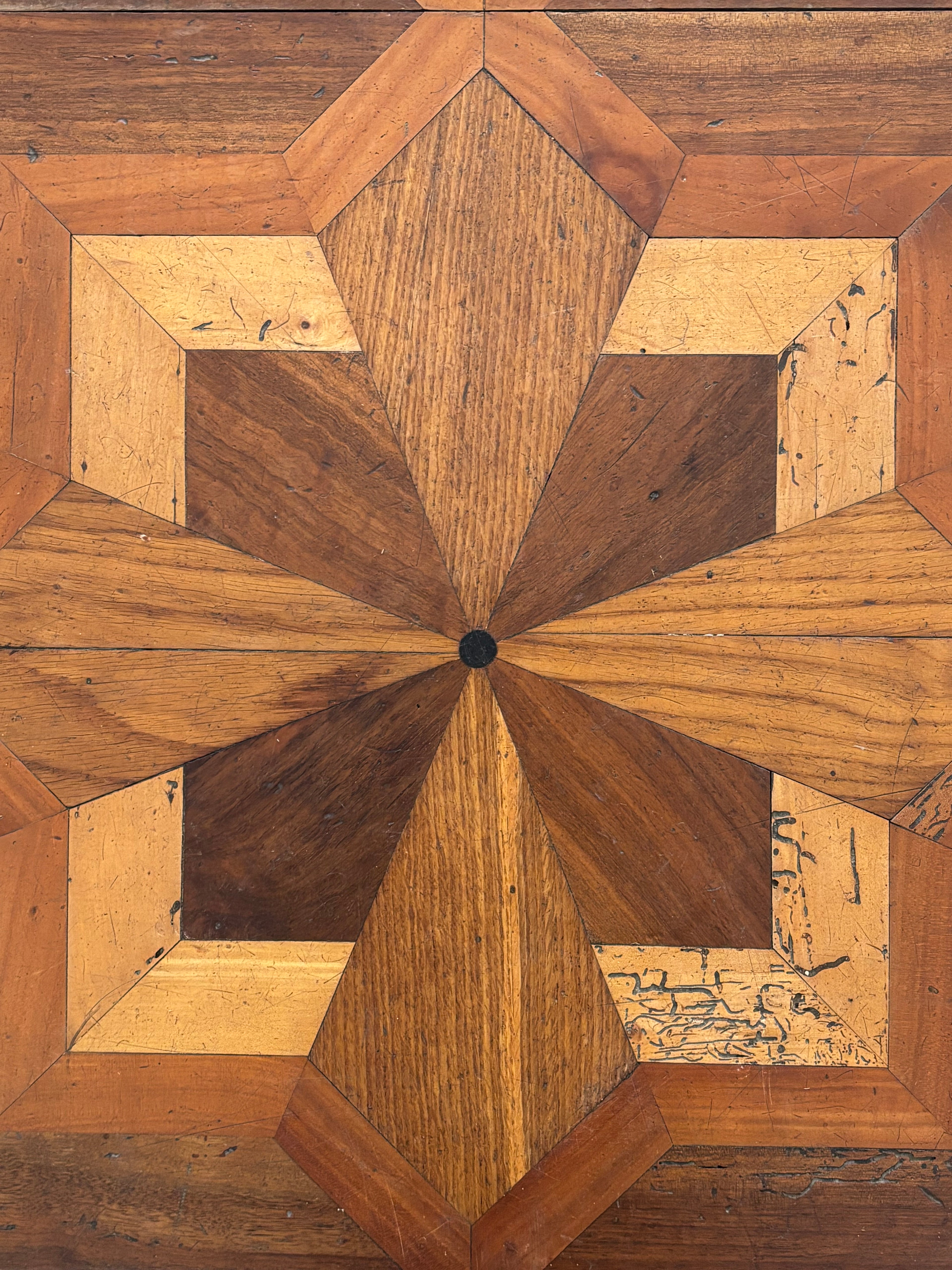 MESA DE CENTRO DE PANELES DE PARQUÉ DE MARQUETERÍA DE 1901