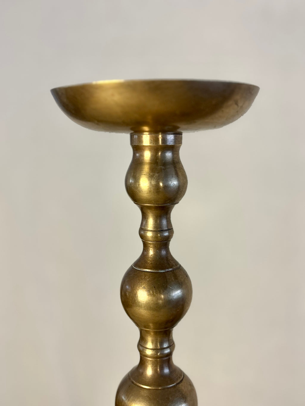 PAREJA DE CANDELEROS DE BRONCE DESMONTABLES HOLANDESES C.1900