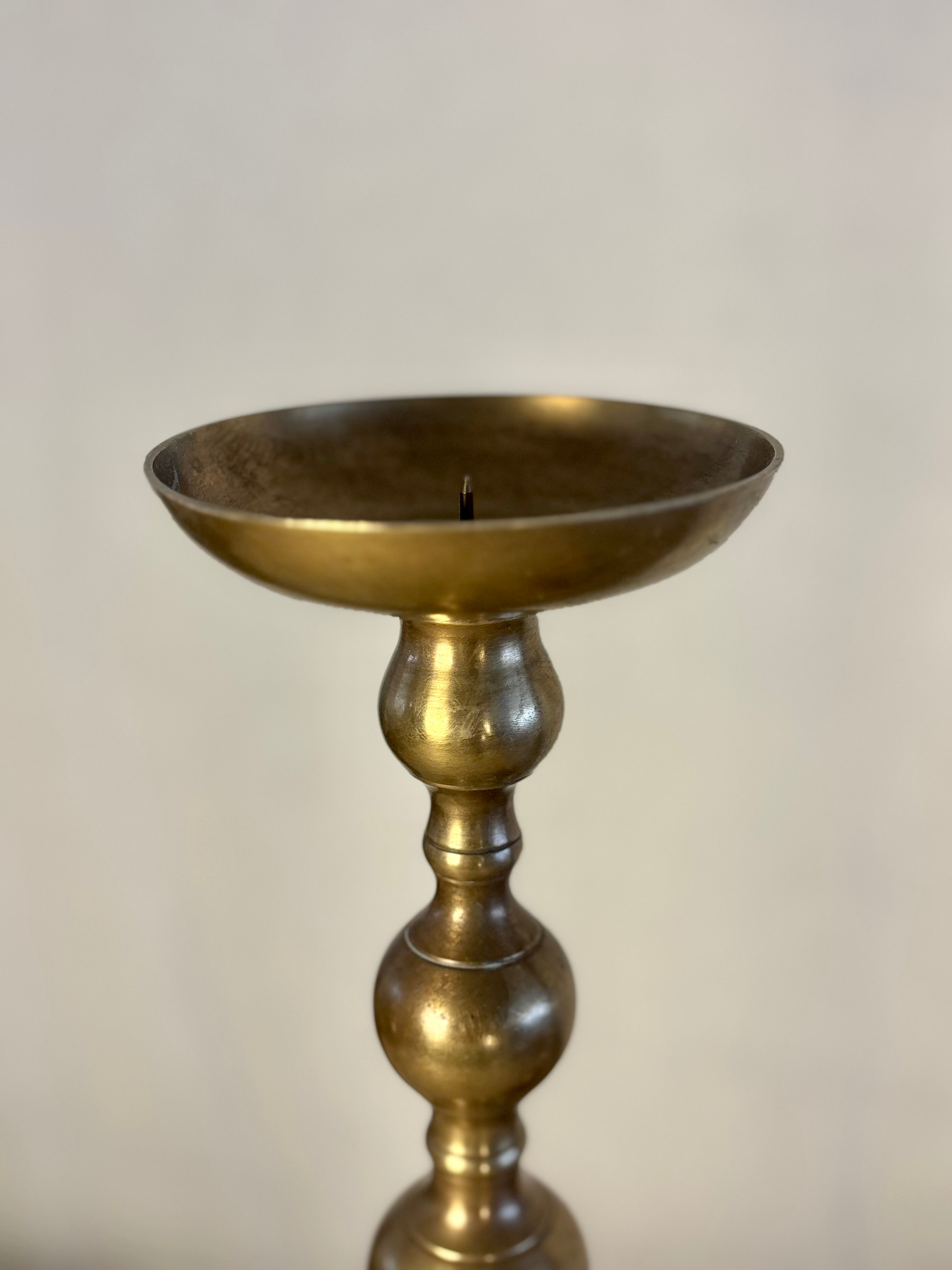 PAREJA DE CANDELEROS DE BRONCE DESMONTABLES HOLANDESES C.1900