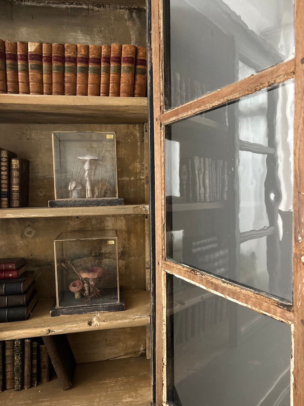 19TH CENTURY FRENCH DISPLAY CABINET IN ANTHRACITE WITH WATER GLASS