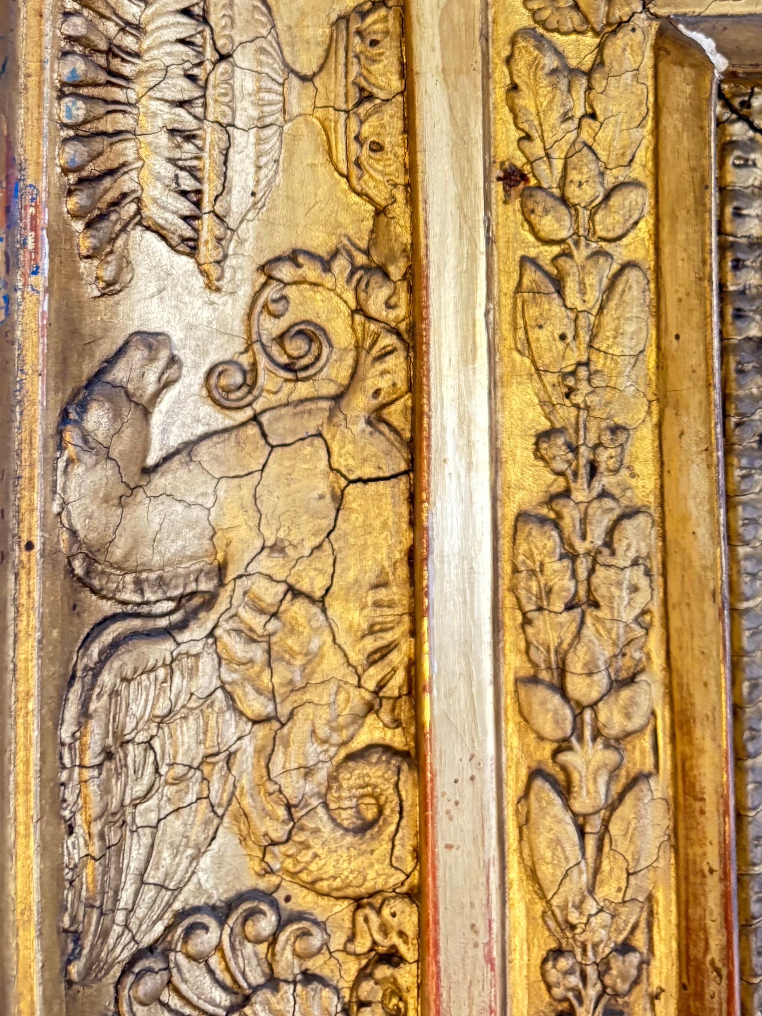 GRAN ESPEJO FRANCÉS DE ÉPOCA IMPERIO CON MOTIVOS MITOLÓGICOS C.1810